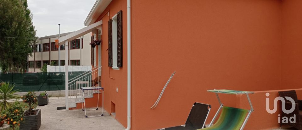 Casale 5 locali di 95 m² in Senigallia (60010)