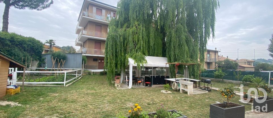 Farm 5 rooms of 95 m² in Senigallia (60010)