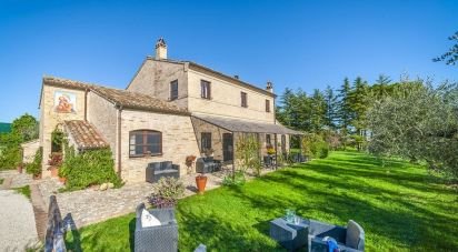 Casa indipendente / Villa 21 locali di 395 m² in Fermo (63900)