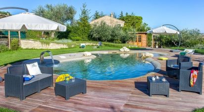 Casa indipendente / Villa 21 locali di 395 m² in Fermo (63900)