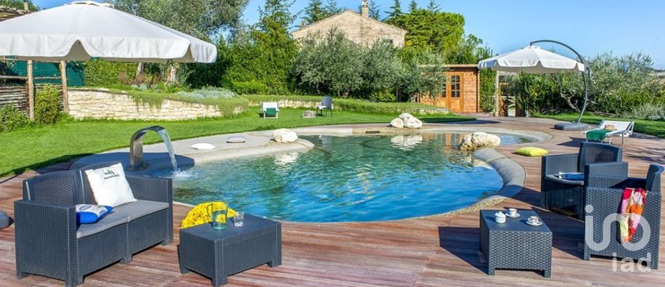 Casa indipendente / Villa 21 locali di 395 m² in Fermo (63900)