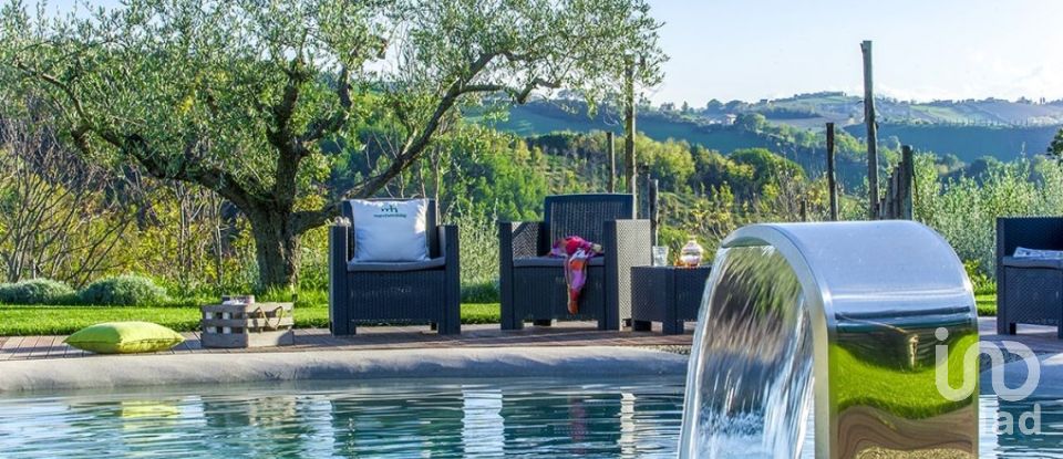 Casa indipendente / Villa 21 locali di 395 m² in Fermo (63900)