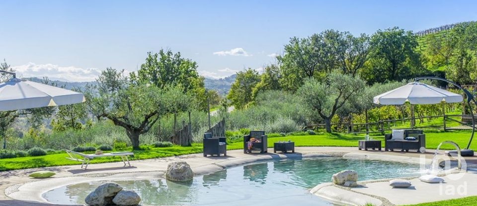 Casa indipendente / Villa 21 locali di 395 m² in Fermo (63900)