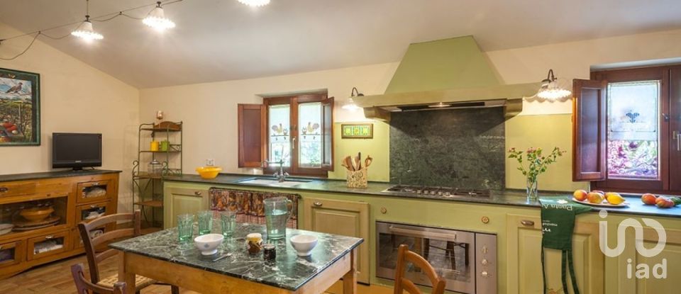 Casa indipendente / Villa 21 locali di 395 m² in Fermo (63900)