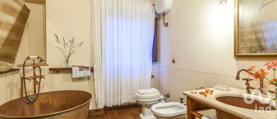 Casa indipendente / Villa 21 locali di 395 m² in Fermo (63900)