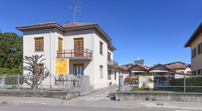 Casale 11 locali di 270 m² in Cantù (22063)