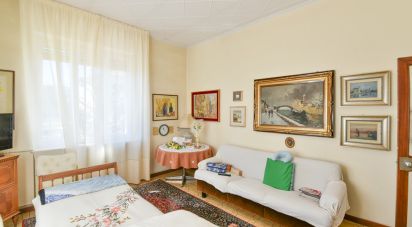 Farm 11 rooms of 270 m² in Cantù (22063)