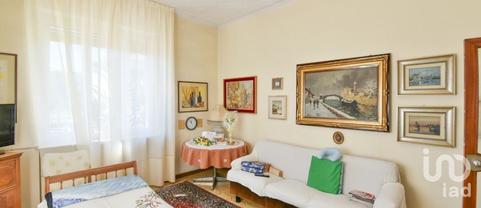 Casale 11 locali di 270 m² in Cantù (22063)