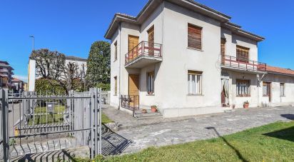 Casale 11 locali di 270 m² in Cantù (22063)