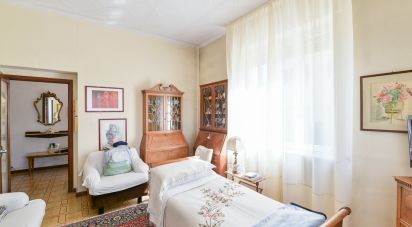 Casale 11 locali di 270 m² in Cantù (22063)
