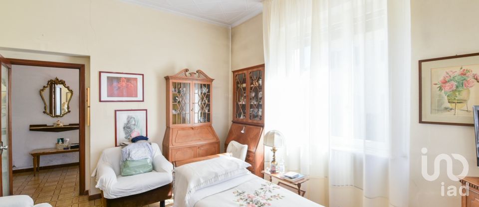 Casale 11 locali di 270 m² in Cantù (22063)