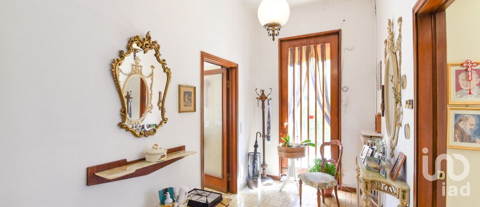 Casale 11 locali di 270 m² in Cantù (22063)