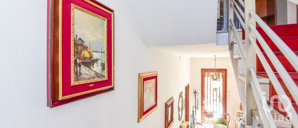 Casale 11 locali di 270 m² in Cantù (22063)