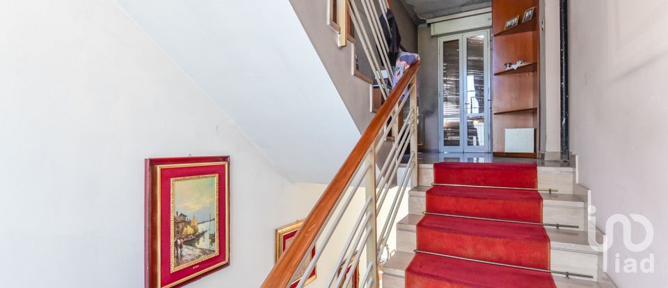 Casale 11 locali di 270 m² in Cantù (22063)