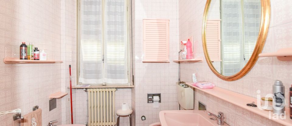 Casale 11 locali di 270 m² in Cantù (22063)