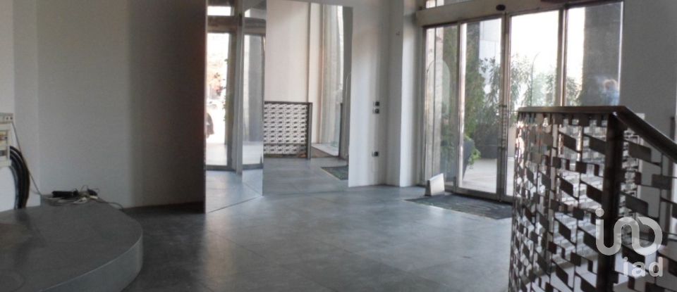 Shop / premises commercial of 300 m² in Milano (20124)