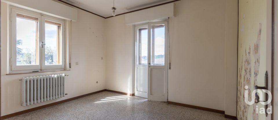 Casa indipendente 8 locali di 310 m² in Osimo (60027)