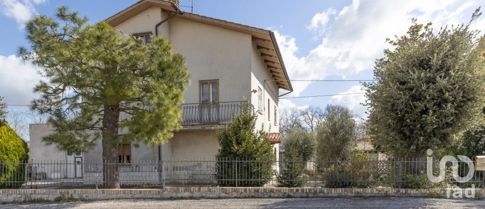 Casa indipendente 8 locali di 310 m² in Osimo (60027)