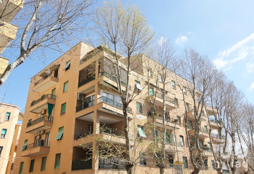 Quadrilocale di 107 m² a Roma (00122)