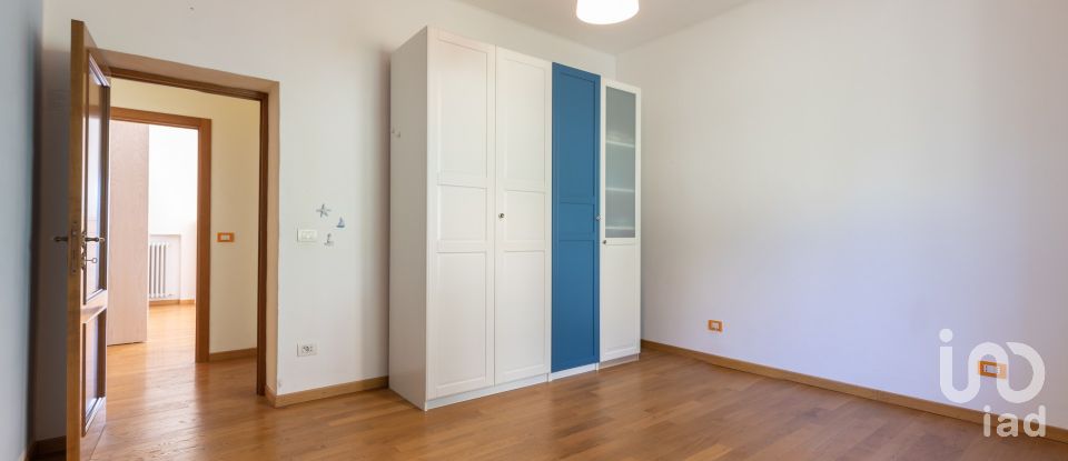 Four-room apartment of 129 m² in Camerano (60021)