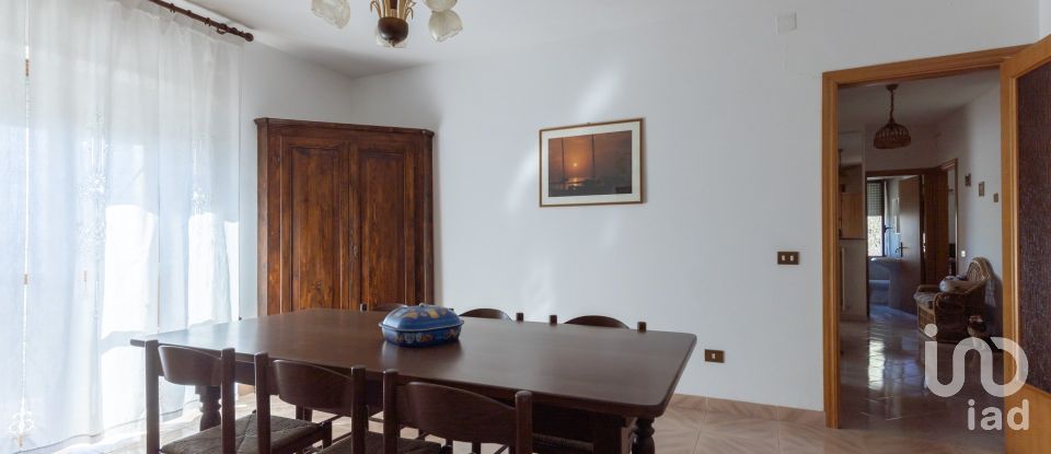 Casa 4 locali di 239 m² in Gualdo (62020)