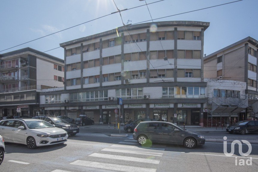 Ufficio di 193 m² in Ancona (60125)