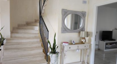 Casale 4 locali di 452 m² in Atri (64032)