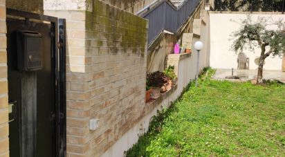 Casale 4 locali di 452 m² in Atri (64032)