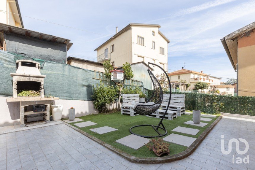 Villa 8 locali di 269 m² in Osimo (60027)