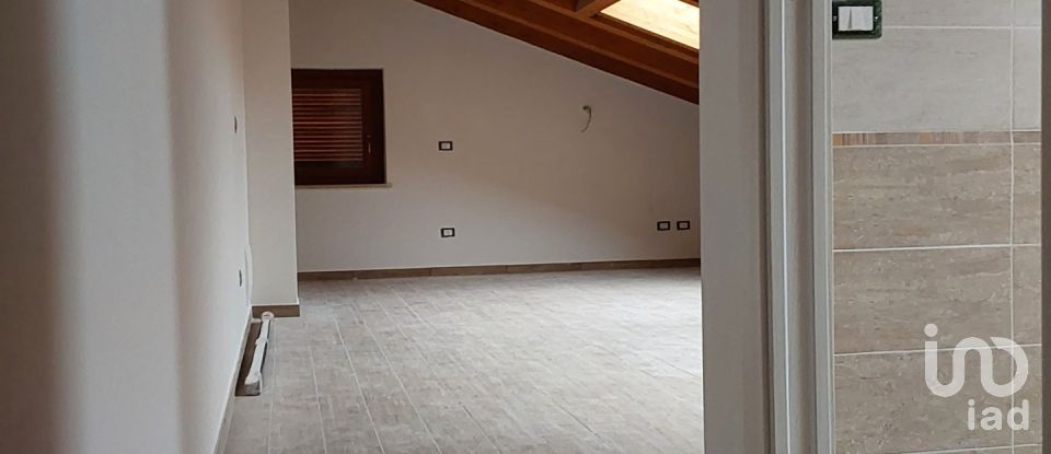 Three-room apartment of 95 m² in Fiumicino (00054)
