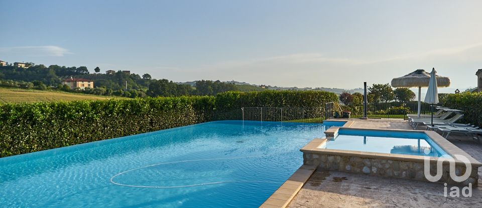 Rustico 20 locali di 800 m² in Ponzano di Fermo (63845)