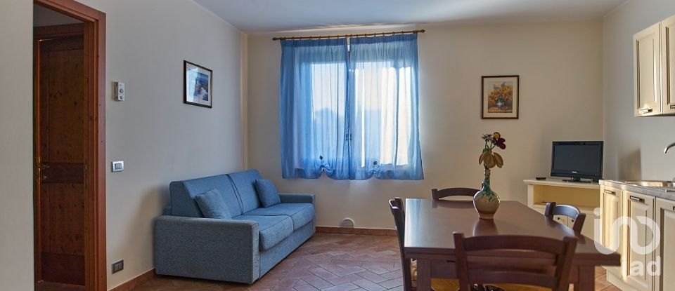 Rustico 20 locali di 800 m² in Ponzano di Fermo (63845)