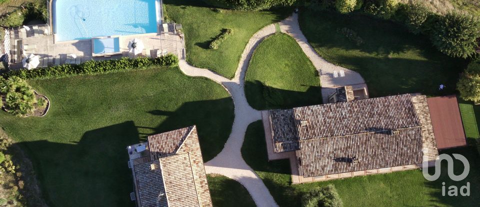 Rustico 20 locali di 800 m² in Ponzano di Fermo (63845)