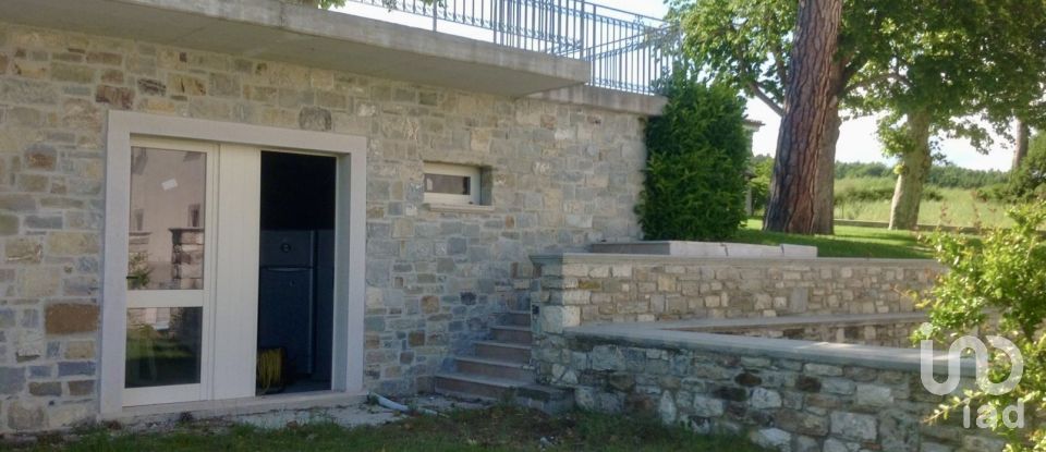 Hotel-restaurant of 768 m² in Civitanova del Sannio (86094)