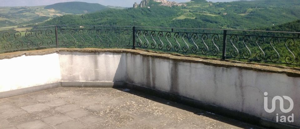 Hotel-restaurant of 768 m² in Civitanova del Sannio (86094)