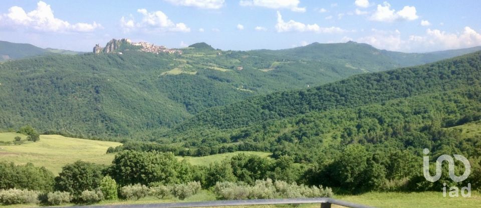 Hotel-restaurant of 768 m² in Civitanova del Sannio (86094)