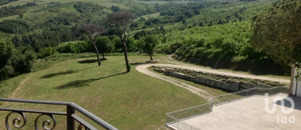 Hotel-restaurant of 768 m² in Civitanova del Sannio (86094)