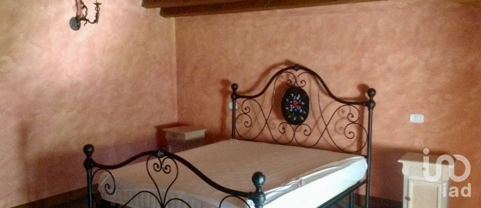 Hotel-restaurant of 768 m² in Civitanova del Sannio (86094)