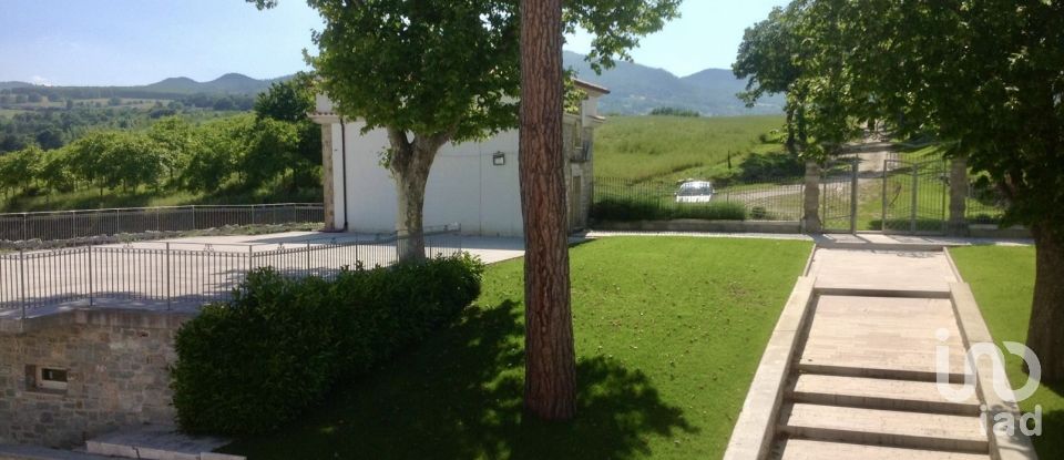 Hotel-restaurant of 768 m² in Civitanova del Sannio (86094)