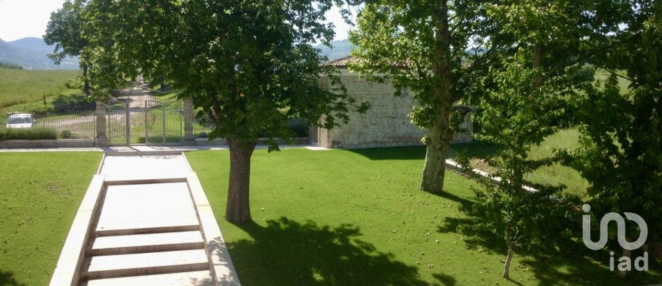 Hotel-restaurant of 768 m² in Civitanova del Sannio (86094)