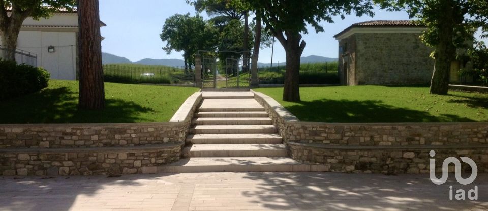 Hotel-restaurant of 768 m² in Civitanova del Sannio (86094)