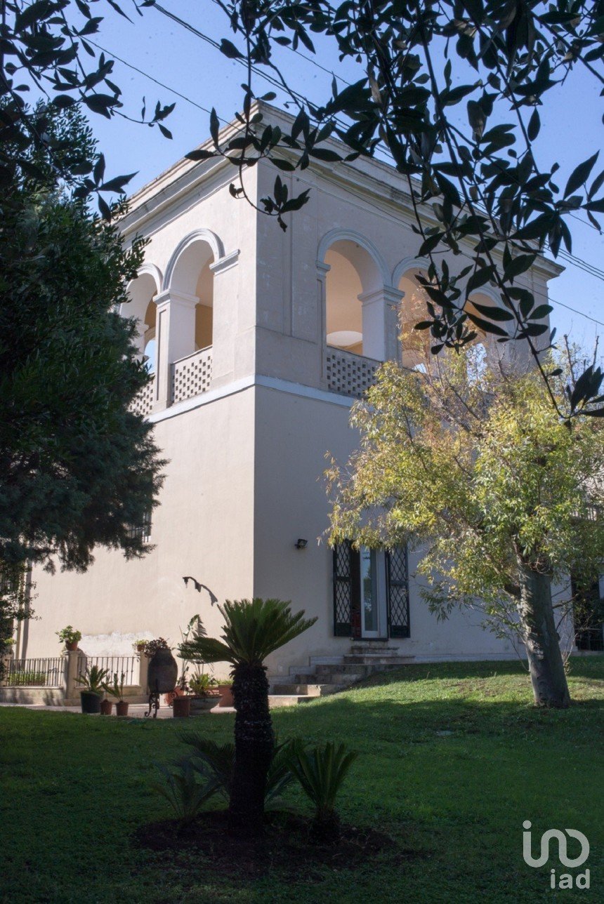 Villa 5 locali di 300 m² in Noicattaro (70016)