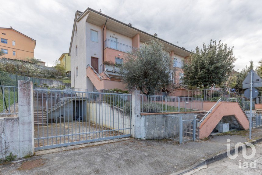 Villa a schiera 8 locali di 250 m² in Filottrano (60024)