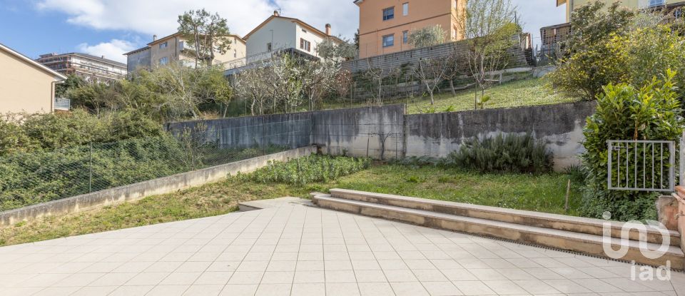 Villa a schiera 8 locali di 250 m² in Filottrano (60024)