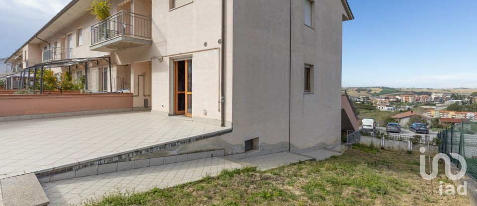 Villa a schiera 8 locali di 250 m² in Filottrano (60024)