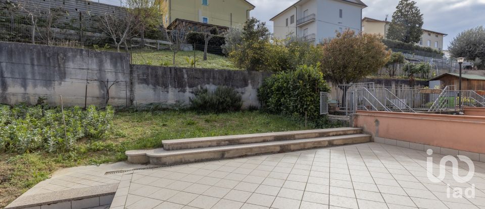 Villa a schiera 8 locali di 250 m² in Filottrano (60024)