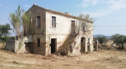 House 0 rooms of 160 m² in Corropoli (64013)