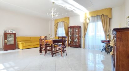 Traditional house 5 rooms of 240 sq m in Scafati (84018)