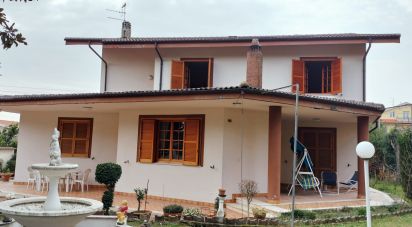 Casa indipendente 13 locali di 350 m² in Collecorvino (65010)