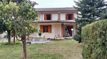 Casa indipendente 13 locali di 350 m² in Collecorvino (65010)